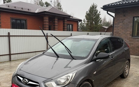 Hyundai Solaris II рестайлинг, 2013 год, 700 000 рублей, 2 фотография