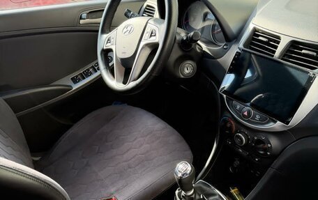 Hyundai Solaris II рестайлинг, 2016 год, 990 000 рублей, 12 фотография