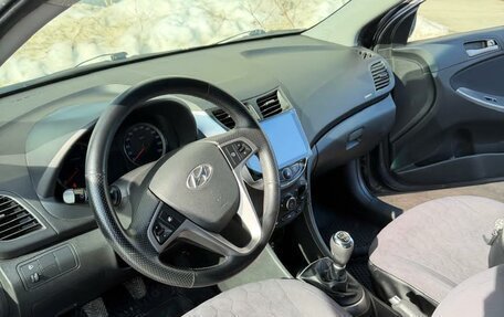 Hyundai Solaris II рестайлинг, 2016 год, 990 000 рублей, 4 фотография