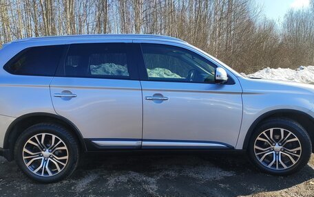 Mitsubishi Outlander III рестайлинг 3, 2018 год, 2 100 000 рублей, 5 фотография