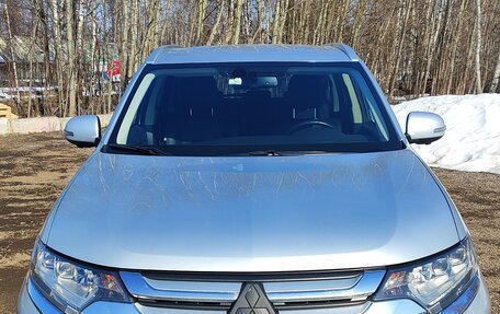 Mitsubishi Outlander III рестайлинг 3, 2018 год, 2 100 000 рублей, 4 фотография