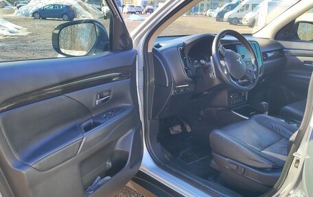 Mitsubishi Outlander III рестайлинг 3, 2018 год, 2 100 000 рублей, 10 фотография