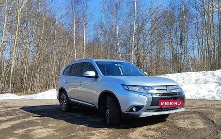 Mitsubishi Outlander III рестайлинг 3, 2018 год, 2 100 000 рублей, 3 фотография