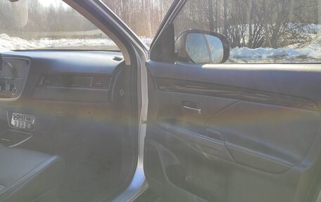 Mitsubishi Outlander III рестайлинг 3, 2018 год, 2 100 000 рублей, 12 фотография