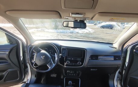 Mitsubishi Outlander III рестайлинг 3, 2018 год, 2 100 000 рублей, 16 фотография