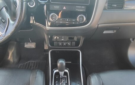 Mitsubishi Outlander III рестайлинг 3, 2018 год, 2 100 000 рублей, 17 фотография