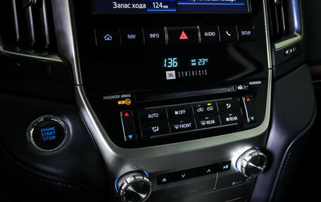 Toyota Land Cruiser 200, 2018 год, 6 290 000 рублей, 19 фотография