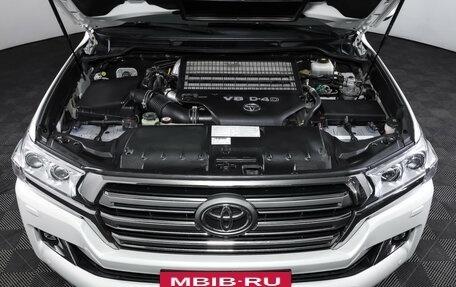 Toyota Land Cruiser 200, 2018 год, 6 290 000 рублей, 9 фотография