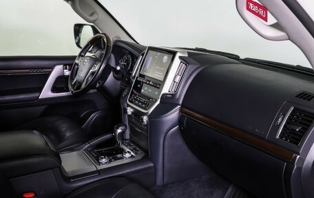 Toyota Land Cruiser 200, 2018 год, 6 290 000 рублей, 11 фотография