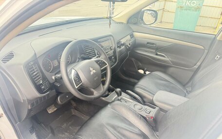 Mitsubishi Outlander III рестайлинг 3, 2014 год, 1 350 000 рублей, 5 фотография