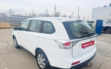 Mitsubishi Outlander III рестайлинг 3, 2014 год, 1 350 000 рублей, 4 фотография