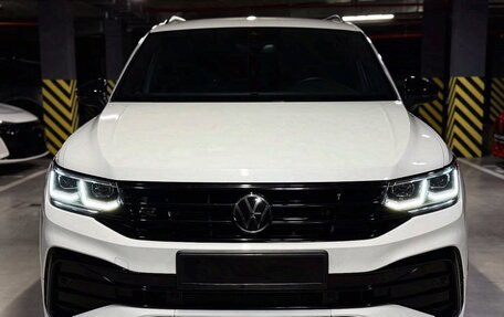 Volkswagen Tiguan II, 2023 год, 2 800 000 рублей, 2 фотография