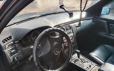 Mercedes-Benz E-Класс, 1997 год, 500 000 рублей, 6 фотография