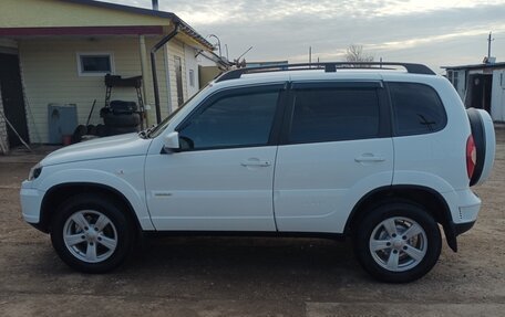 Chevrolet Niva I рестайлинг, 2017 год, 800 000 рублей, 3 фотография