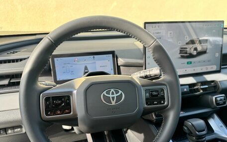 Toyota RAV4, 2025 год, 4 625 000 рублей, 11 фотография