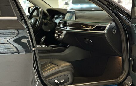 BMW 7 серия, 2017 год, 3 790 000 рублей, 19 фотография