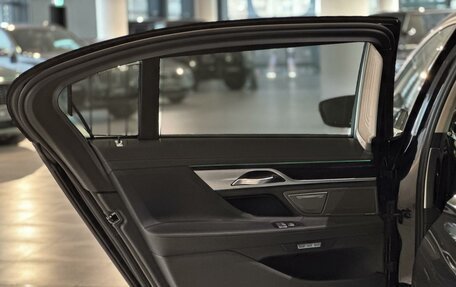 BMW 7 серия, 2017 год, 3 790 000 рублей, 28 фотография