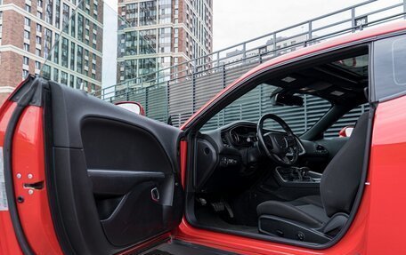 Dodge Challenger III рестайлинг 2, 2019 год, 4 250 000 рублей, 8 фотография