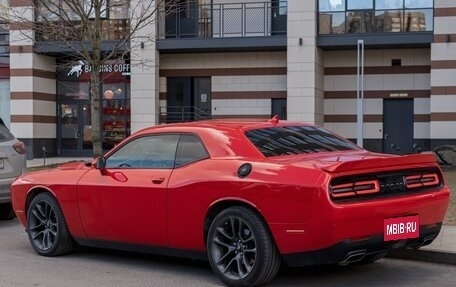 Dodge Challenger III рестайлинг 2, 2019 год, 4 250 000 рублей, 3 фотография