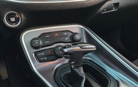 Dodge Challenger III рестайлинг 2, 2019 год, 4 250 000 рублей, 16 фотография