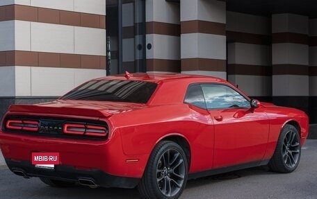 Dodge Challenger III рестайлинг 2, 2019 год, 4 250 000 рублей, 6 фотография
