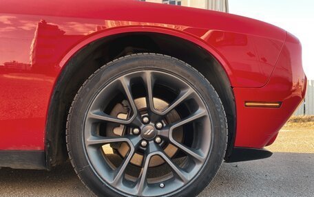 Dodge Challenger III рестайлинг 2, 2019 год, 4 250 000 рублей, 24 фотография