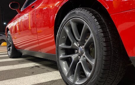 Dodge Challenger III рестайлинг 2, 2019 год, 4 250 000 рублей, 26 фотография