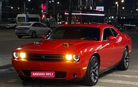Dodge Challenger III рестайлинг 2, 2019 год, 4 250 000 рублей, 28 фотография