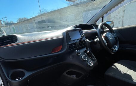 Toyota Sienta II, 2021 год, 1 700 000 рублей, 11 фотография