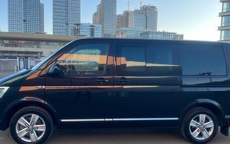 Volkswagen Multivan T6 рестайлинг, 2016 год, 3 300 000 рублей, 3 фотография