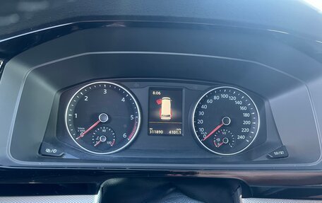 Volkswagen Multivan T6 рестайлинг, 2016 год, 3 300 000 рублей, 14 фотография