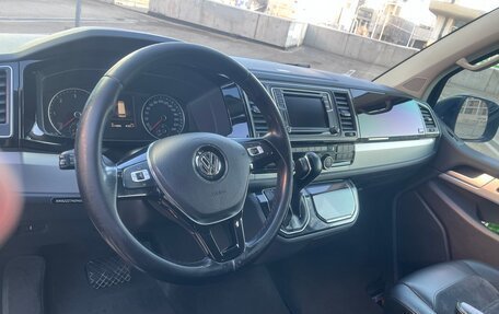 Volkswagen Multivan T6 рестайлинг, 2016 год, 3 300 000 рублей, 15 фотография