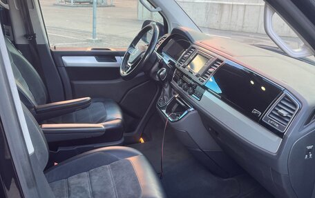 Volkswagen Multivan T6 рестайлинг, 2016 год, 3 300 000 рублей, 12 фотография