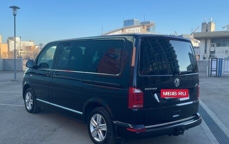 Volkswagen Multivan T6 рестайлинг, 2016 год, 3 300 000 рублей, 4 фотография