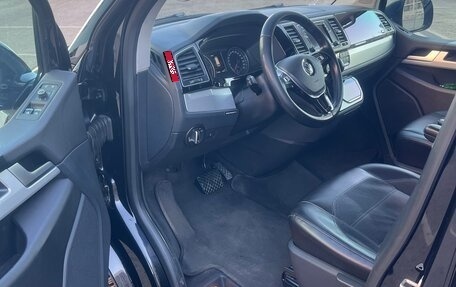 Volkswagen Multivan T6 рестайлинг, 2016 год, 3 300 000 рублей, 13 фотография