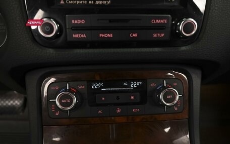 Volkswagen Touareg III, 2012 год, 1 998 000 рублей, 16 фотография