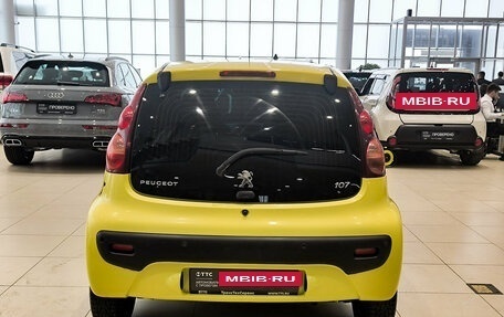 Peugeot 107 I рестайлинг, 2013 год, 499 000 рублей, 7 фотография