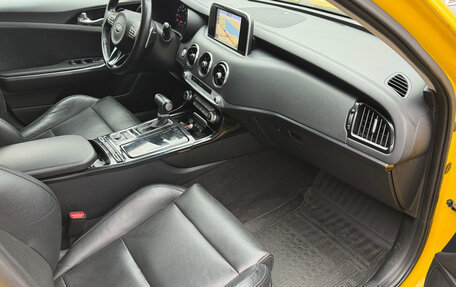 KIA Stinger I, 2018 год, 1 999 000 рублей, 9 фотография