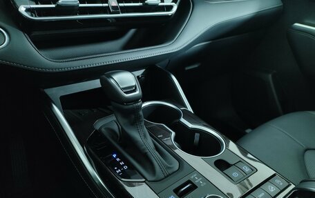 Toyota Highlander, 2025 год, 5 890 000 рублей, 21 фотография