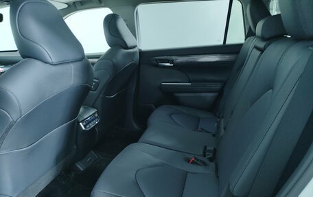 Toyota Highlander, 2025 год, 5 890 000 рублей, 27 фотография