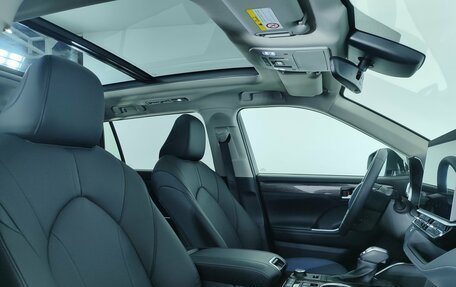 Toyota Highlander, 2025 год, 5 890 000 рублей, 24 фотография