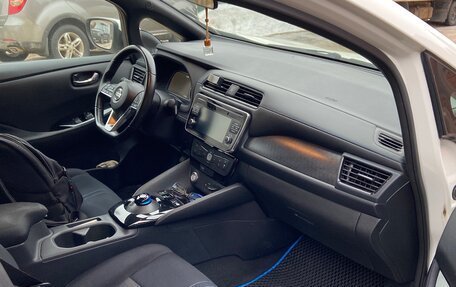 Nissan Leaf II, 2018 год, 2 150 000 рублей, 15 фотография