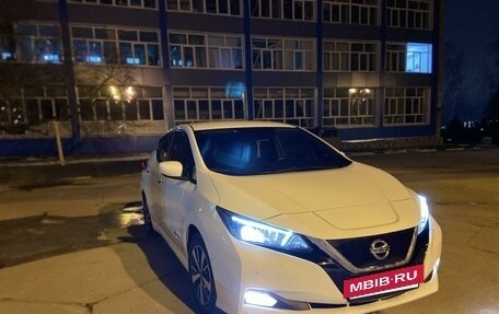 Nissan Leaf II, 2018 год, 2 150 000 рублей, 8 фотография