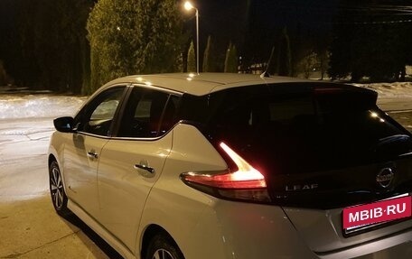 Nissan Leaf II, 2018 год, 2 150 000 рублей, 9 фотография