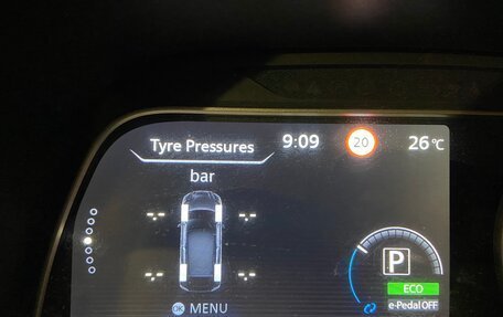 Nissan Leaf II, 2018 год, 2 150 000 рублей, 17 фотография