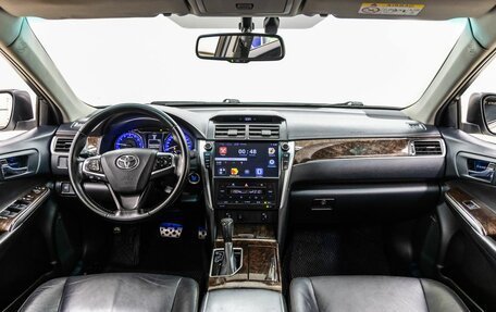 Toyota Camry, 2017 год, 2 428 000 рублей, 14 фотография