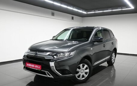 Mitsubishi Outlander III рестайлинг 3, 2019 год, 1 965 000 рублей, 1 фотография