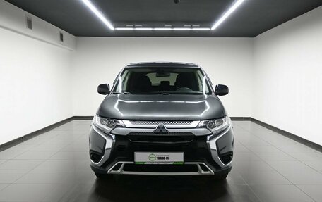 Mitsubishi Outlander III рестайлинг 3, 2019 год, 1 965 000 рублей, 3 фотография