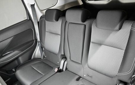 Mitsubishi Outlander III рестайлинг 3, 2019 год, 1 965 000 рублей, 9 фотография