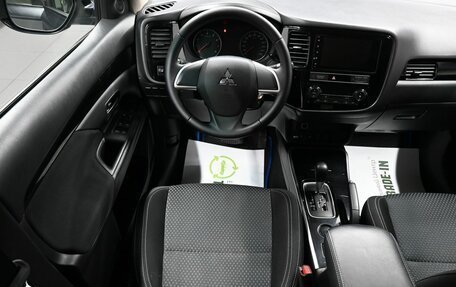 Mitsubishi Outlander III рестайлинг 3, 2019 год, 1 965 000 рублей, 11 фотография